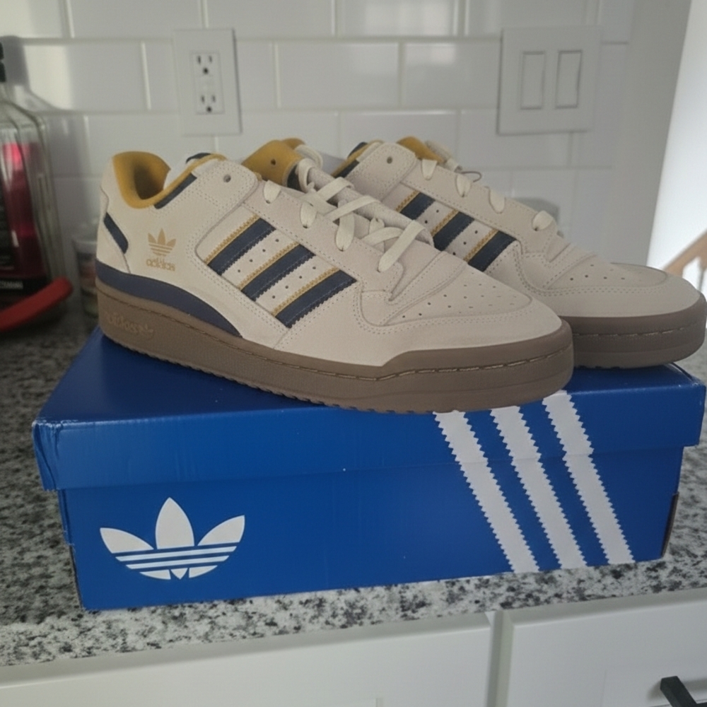 NWT Adidas Forum Low CL